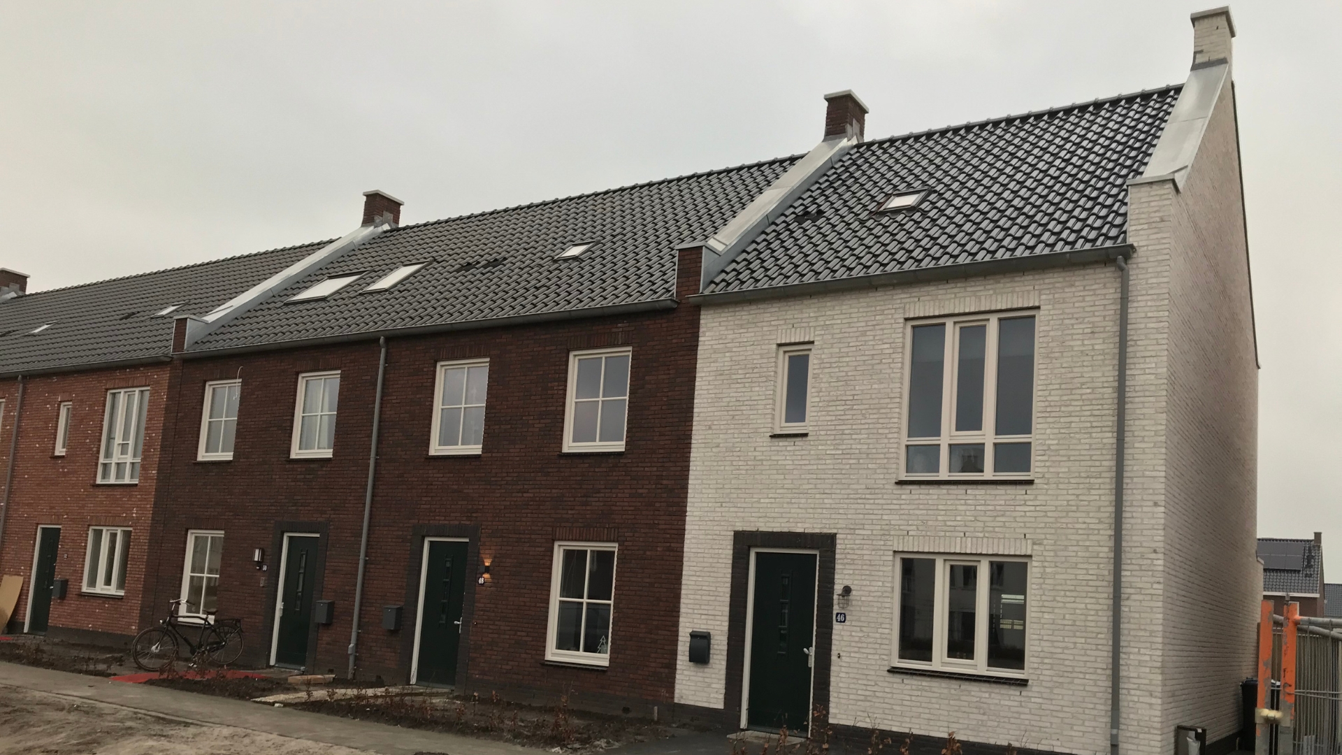 ontwerp nieuwbouwwoning stationskwartier Kampen - tuitgevels en details geïnspireerd op bouwstijl Hanzestad - ontwerp door Nonon Architectuur (Ronald Grotenhuis)