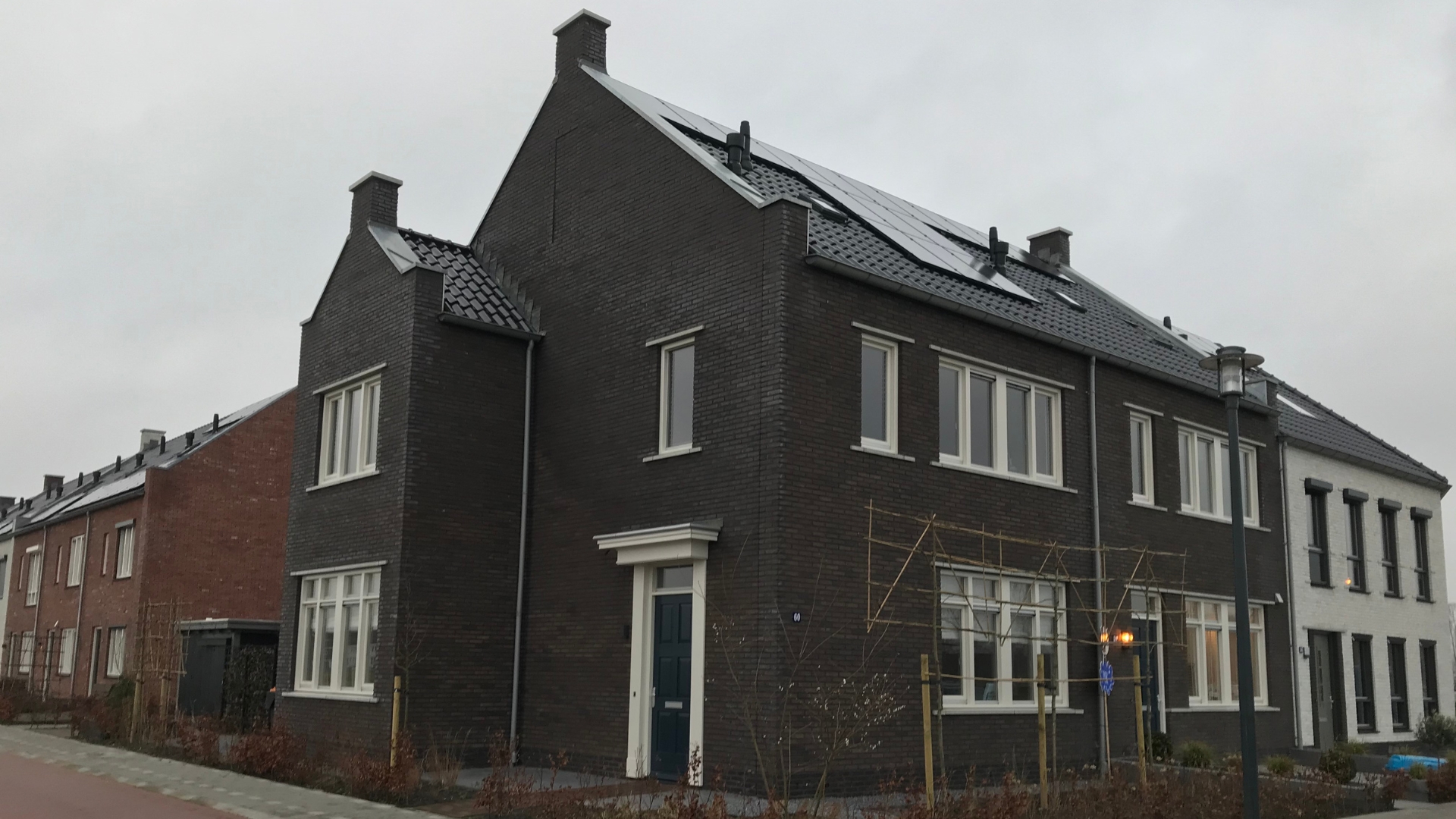 ontwerp nieuwbouwwoning stationskwartier Kampen - tuitgevels en details geïnspireerd op bouwstijl Hanzestad - ontwerp door Nonon Architectuur (Ronald Grotenhuis)