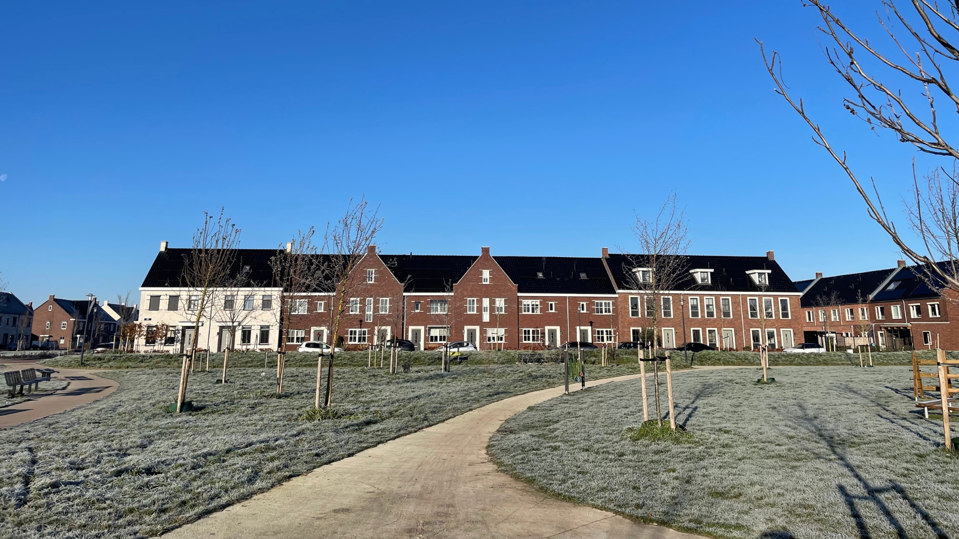 ontwerp nieuwbouwwoning stationskwartier Kampen - tuitgevels en details geïnspireerd op bouwstijl Hanzestad - ontwerp door Nonon Architectuur (Ronald Grotenhuis)