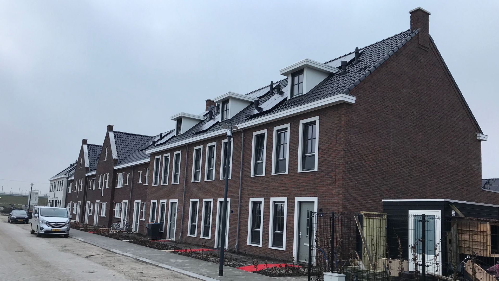 ontwerp nieuwbouwwoning stationskwartier Kampen - tuitgevels en details geïnspireerd op bouwstijl Hanzestad - ontwerp door Nonon Architectuur (Ronald Grotenhuis)