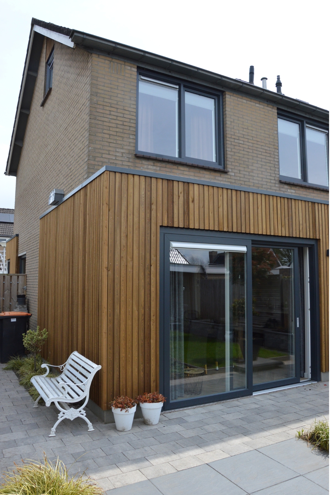 uitbreiding woning aan voor- en achterzijde in Raalte - Nonon Architectuur